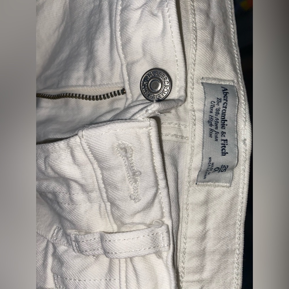 NWOT Abercrombie and Fitch mom jean.